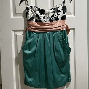 Size large strapless dress with pockets